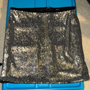 Forever 21 and velvet trim mini skirt size L BRAND NEW!